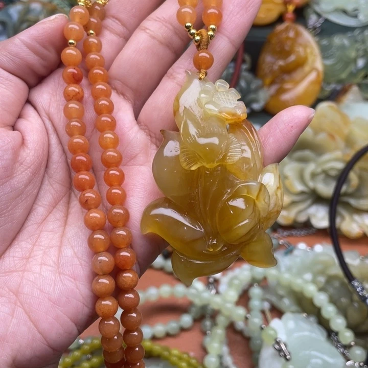 蛇纹石玉吊坠合金