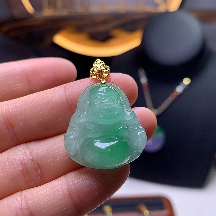 翡翠吊坠(赠链)未镶嵌