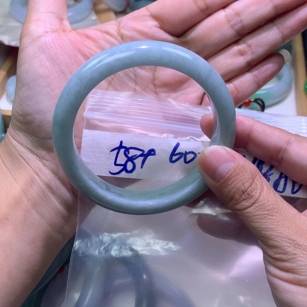 定制翡翠未镶嵌手镯58