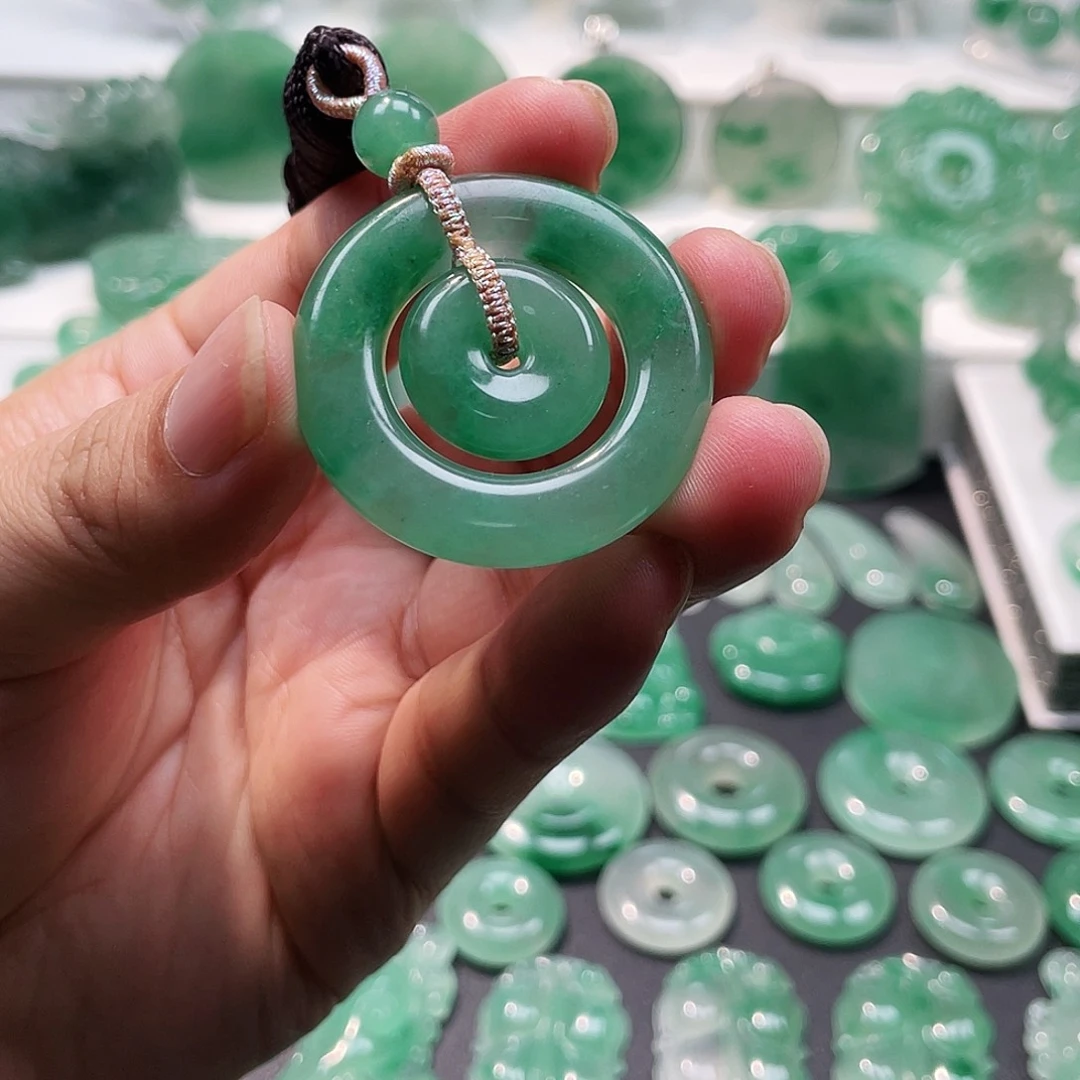 吊坠(不含链)未镶嵌石英质玉（非洲翠）