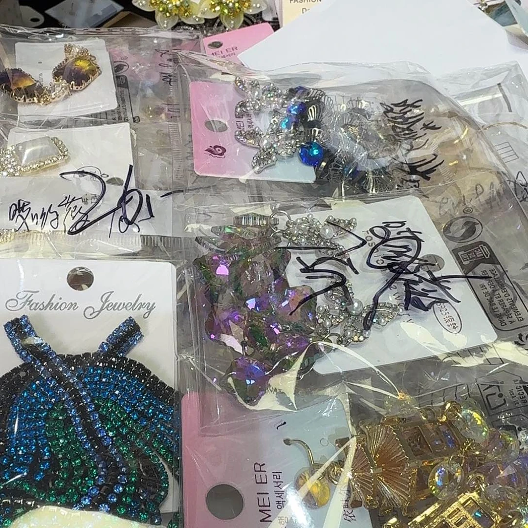 哎***薇合成立方氧化锆铜合金其他（人造材质）