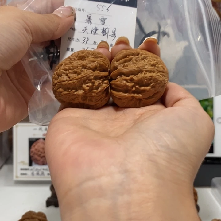 把件文玩核桃暴雪狮子头，556.39