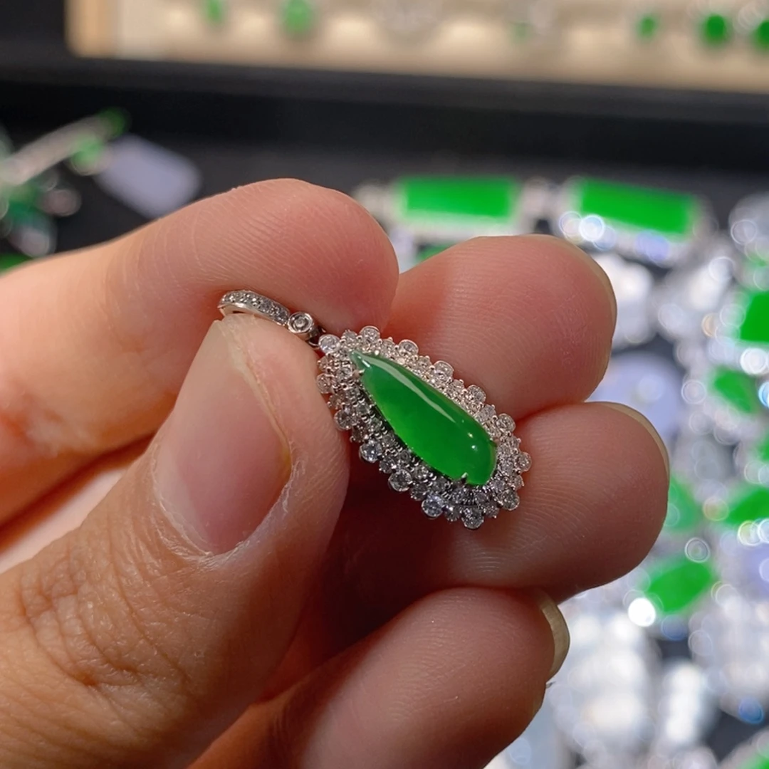 翡翠18K金镶嵌颈饰天然缅甸A货翡翠