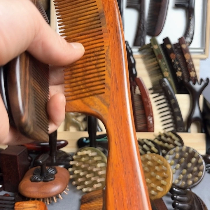 交趾黄檀（大红酸枝）红木工艺品梳子