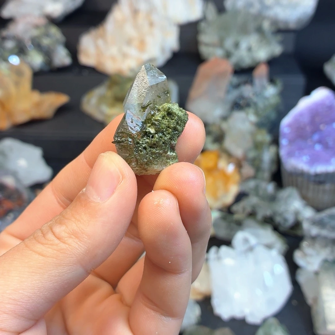 石材绝美福利绿帘水晶