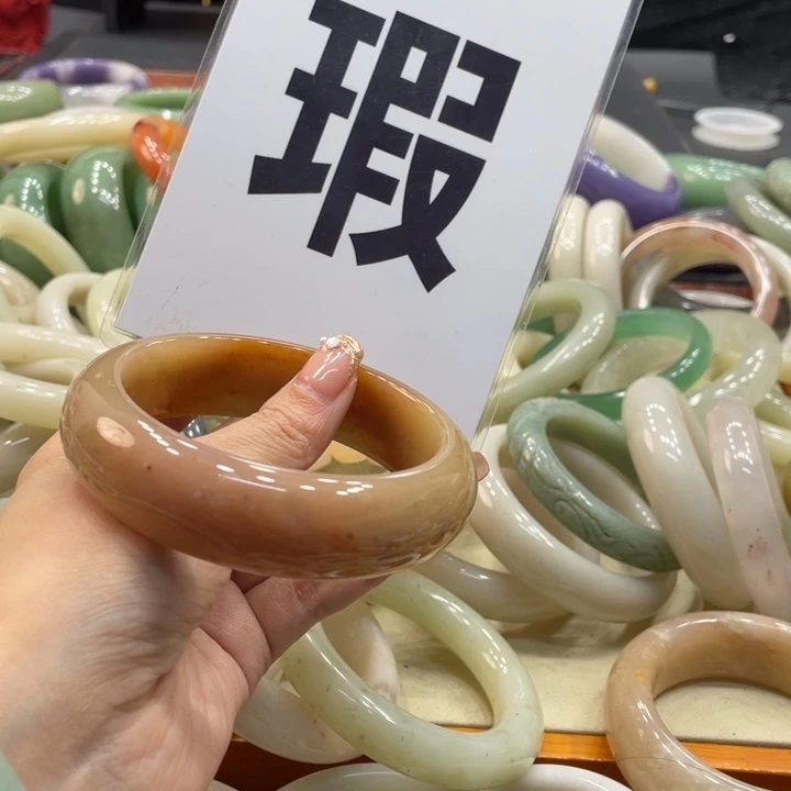 迪****石英质玉未镶嵌珠宝奇石64