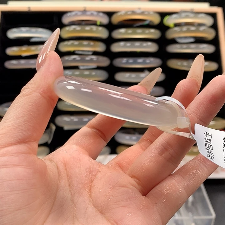 玛瑙/玉髓未镶嵌手镯