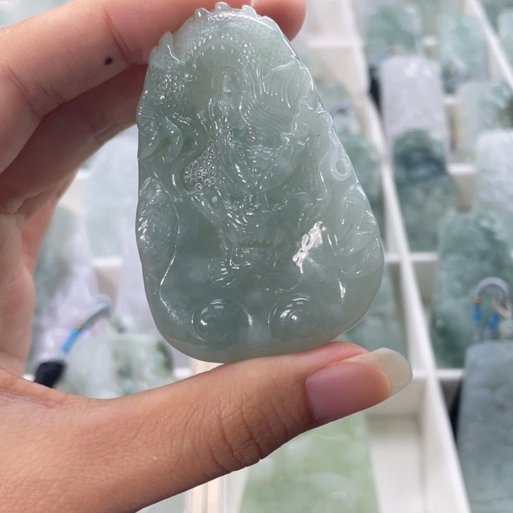 翡翠挂件未镶嵌翡翠