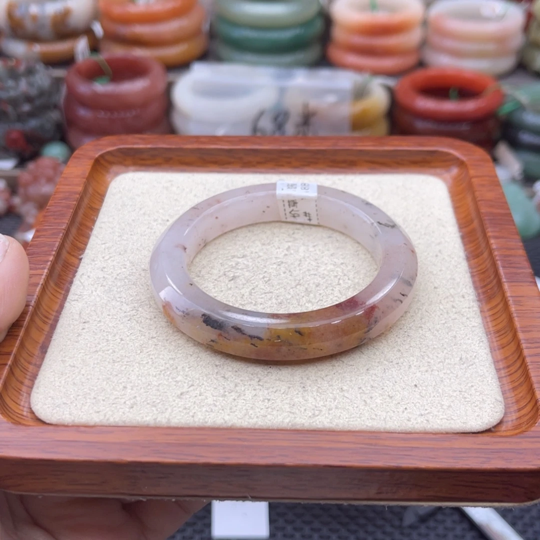 石英岩玉未镶嵌手镯