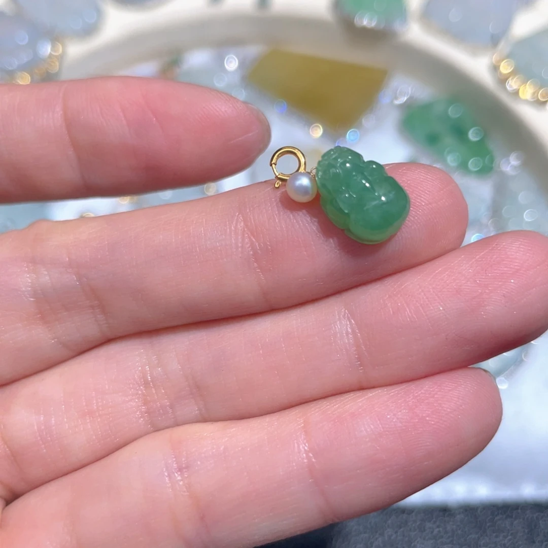 翡翠颈饰18K金镶嵌翡翠