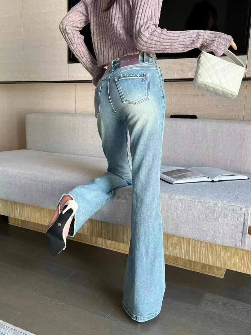 浅蓝色高腰微喇牛仔裤女设计感收褶显瘦拖地喇叭裤简约高级