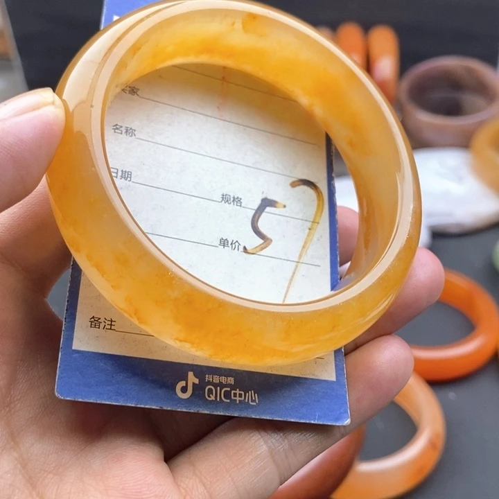 石英质玉手镯未镶嵌