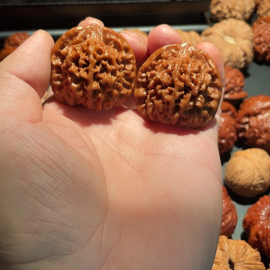 娶***也文玩核桃吊坠秦闷