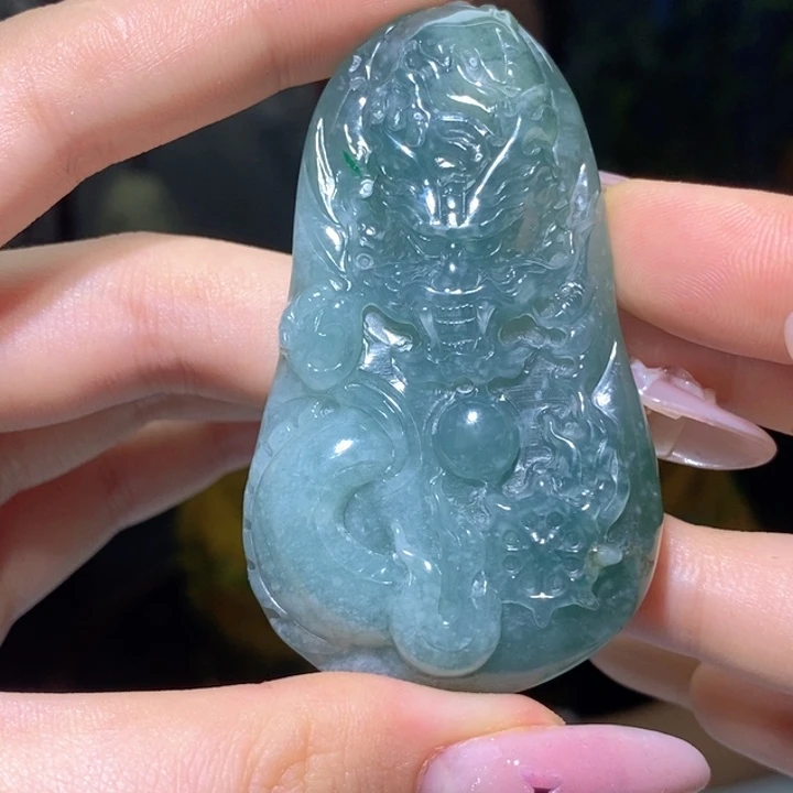 翡翠挂件未镶嵌翡翠