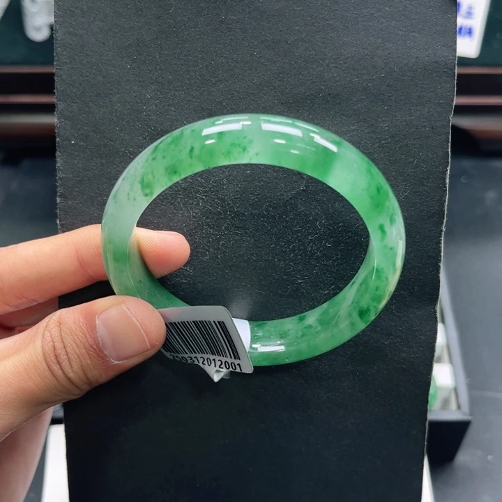 石英质玉（非洲翠）未镶嵌手镯