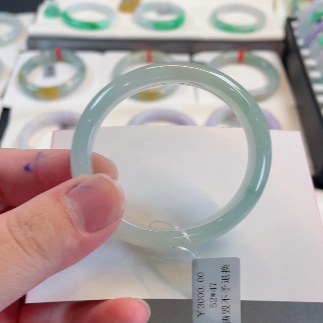 翡翠手镯未镶嵌小**子52贵妃