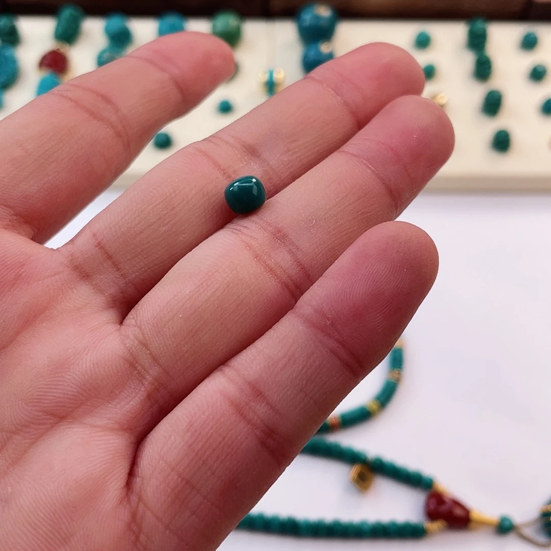 绿松石颈饰未镶嵌