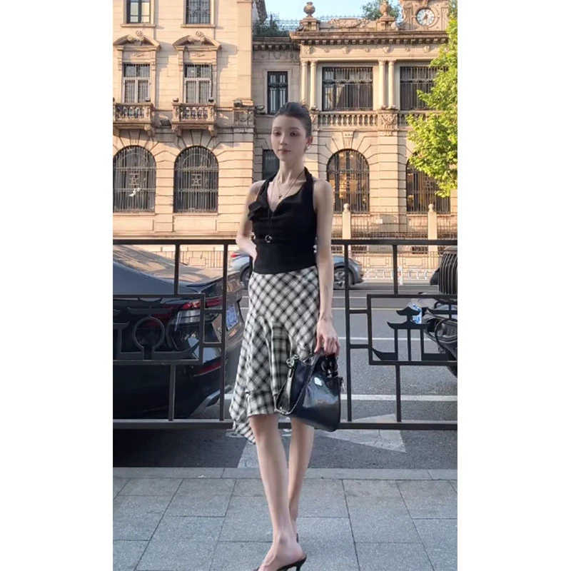 夏季新款修身显瘦小众设计感无袖挂脖上衣时尚不规则格纹半身裙女