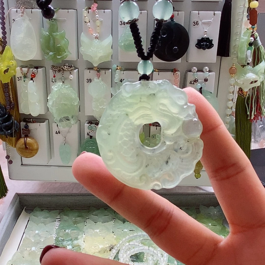 未镶嵌蛇纹石玉颈饰