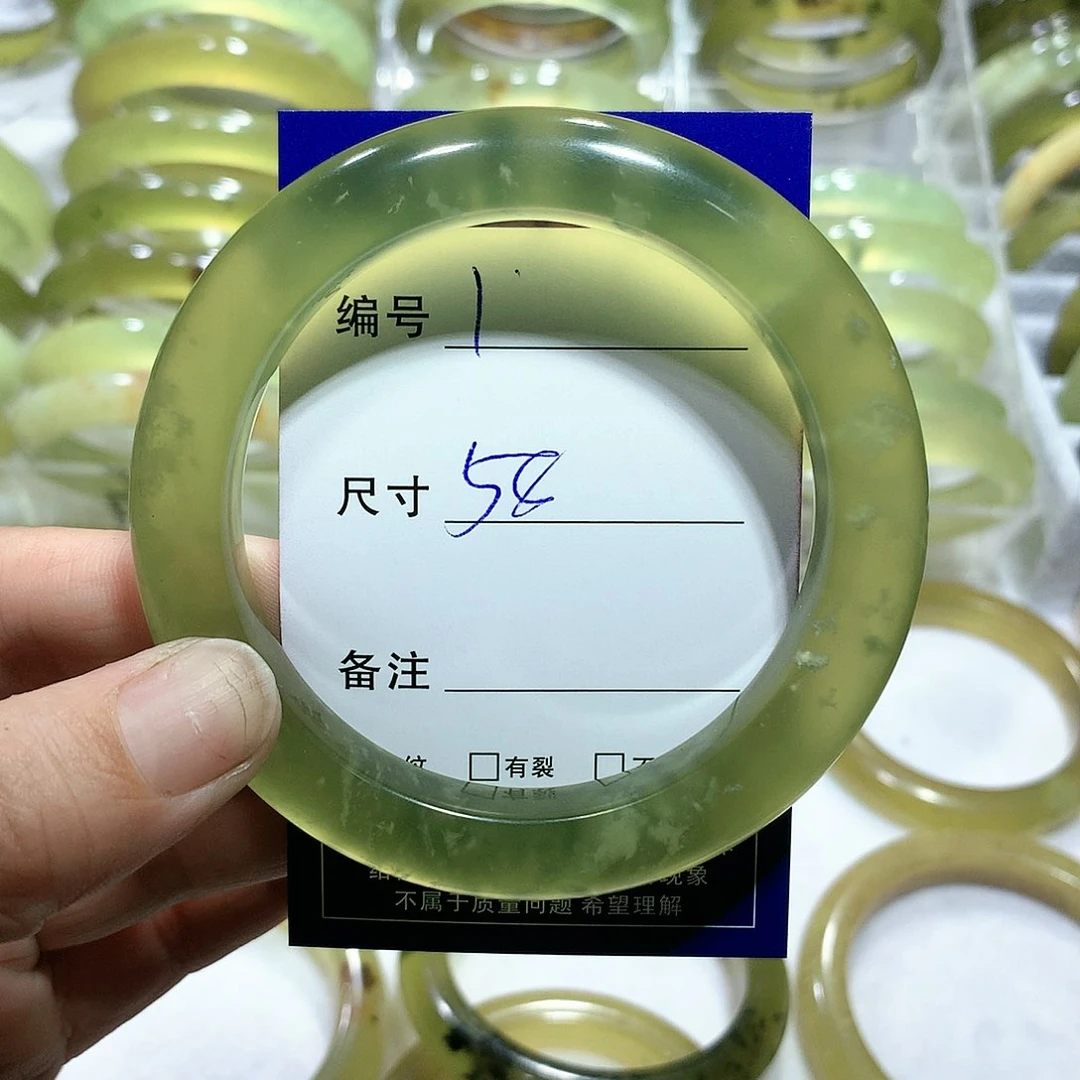蛇纹石玉手镯未镶嵌知*-