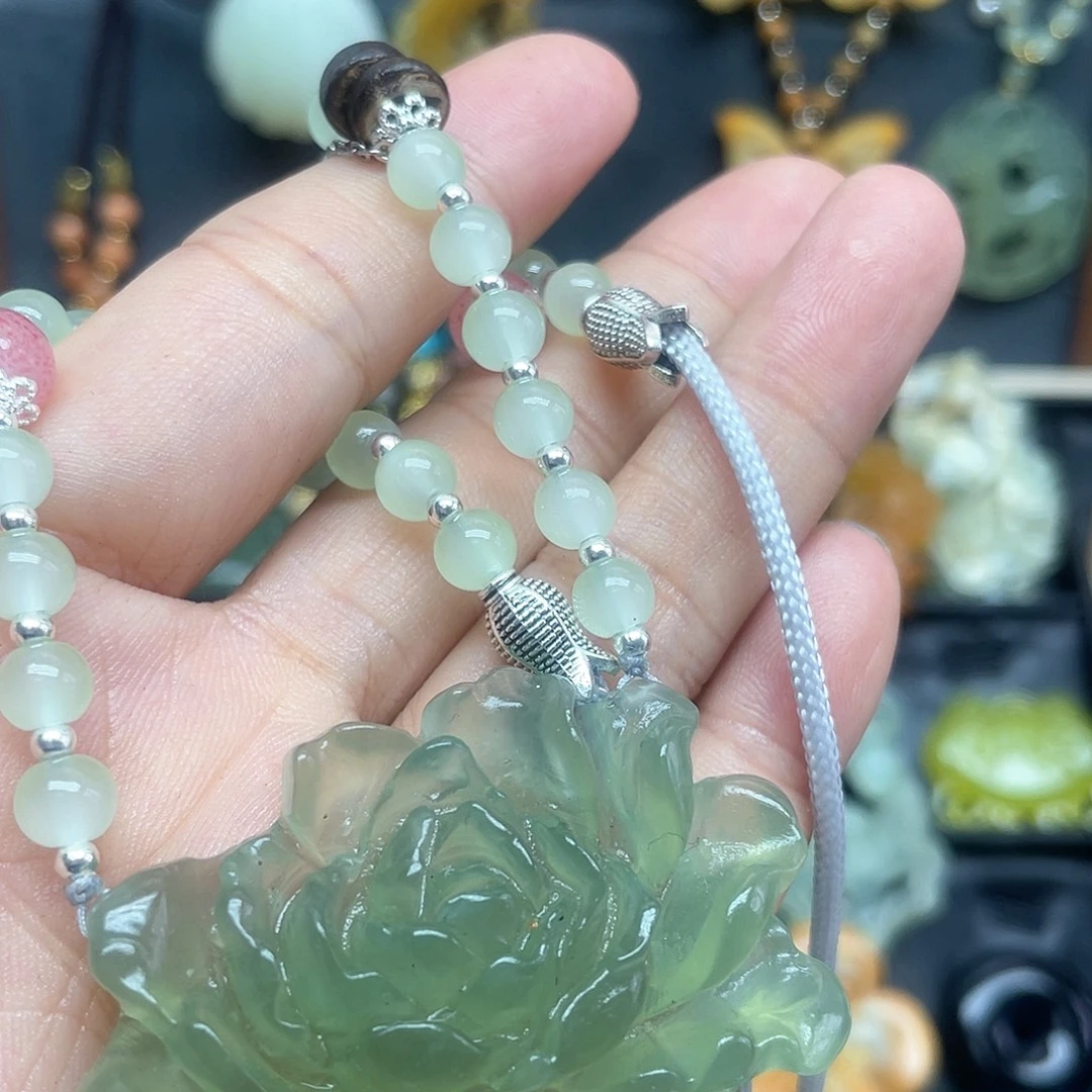 未镶嵌蛇纹石玉颈饰