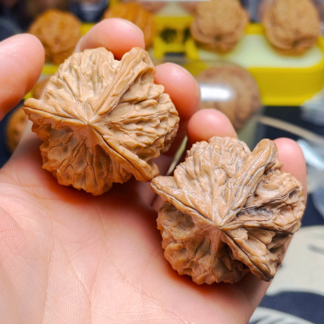 文玩核桃吊坠玉喜三愣