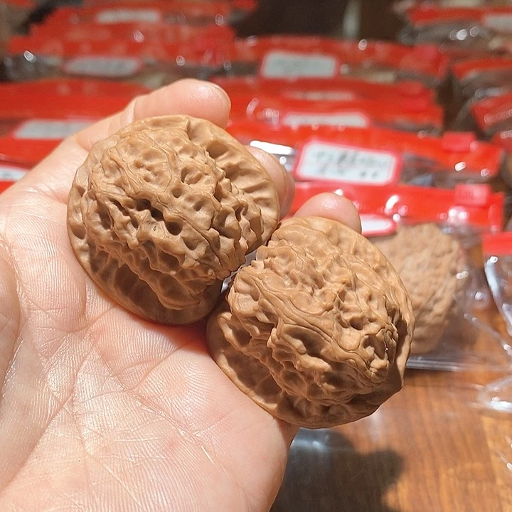 文玩核桃吊坠小*…野狼