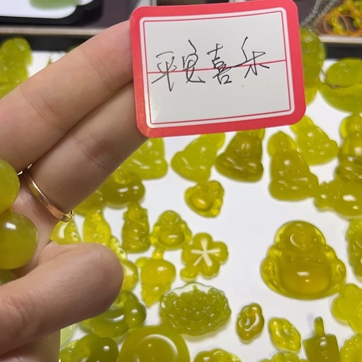 平***乐未镶嵌蛇纹石玉颈饰