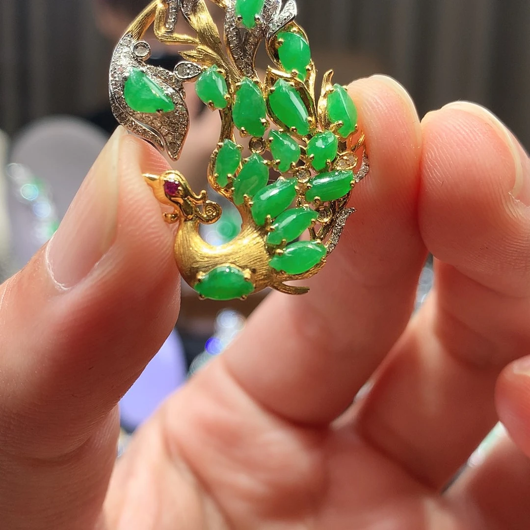 翡翠18K金镶嵌颈饰