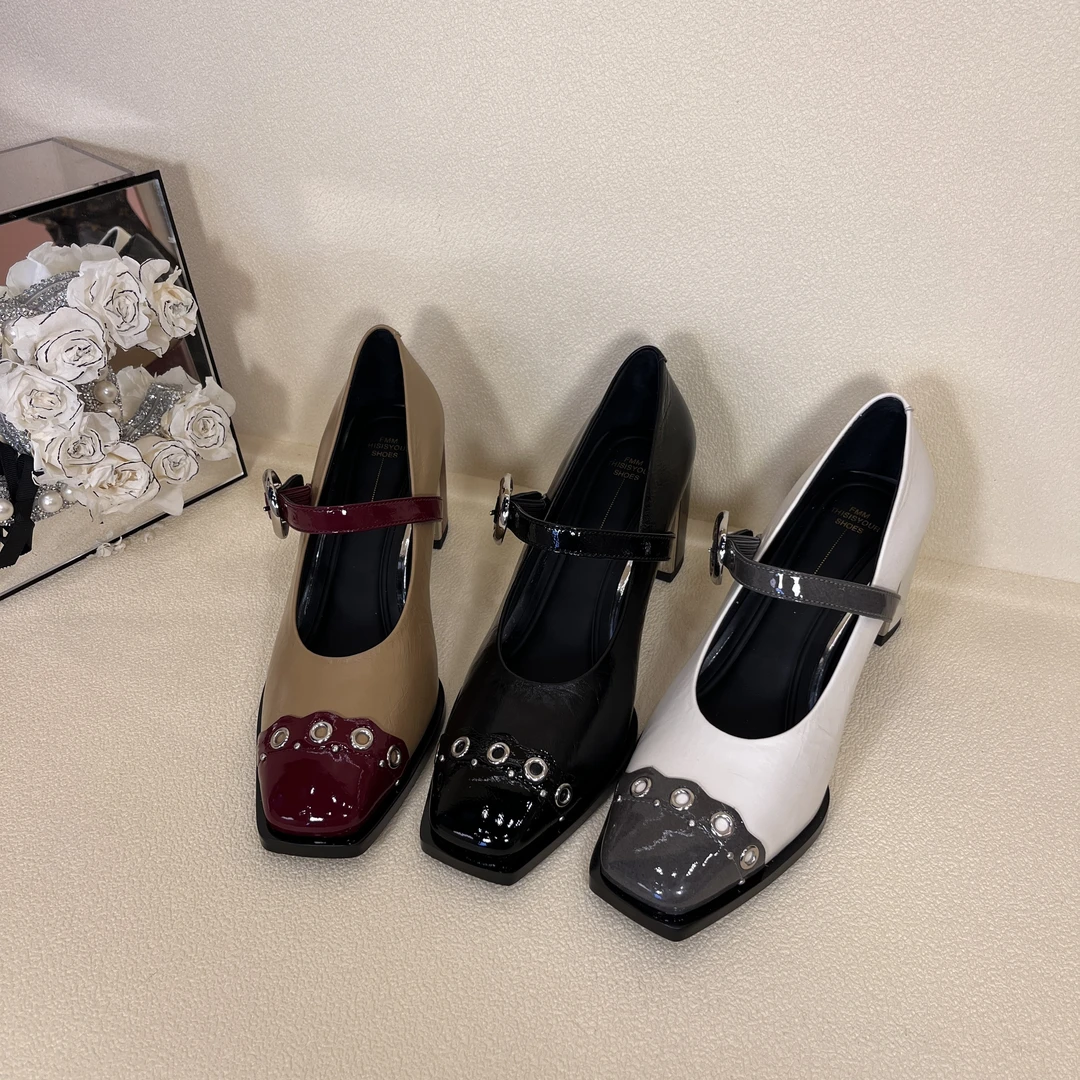 【VS】25春秋新款休闲气质女神时尚百搭搭扣方头低跟女单鞋4635