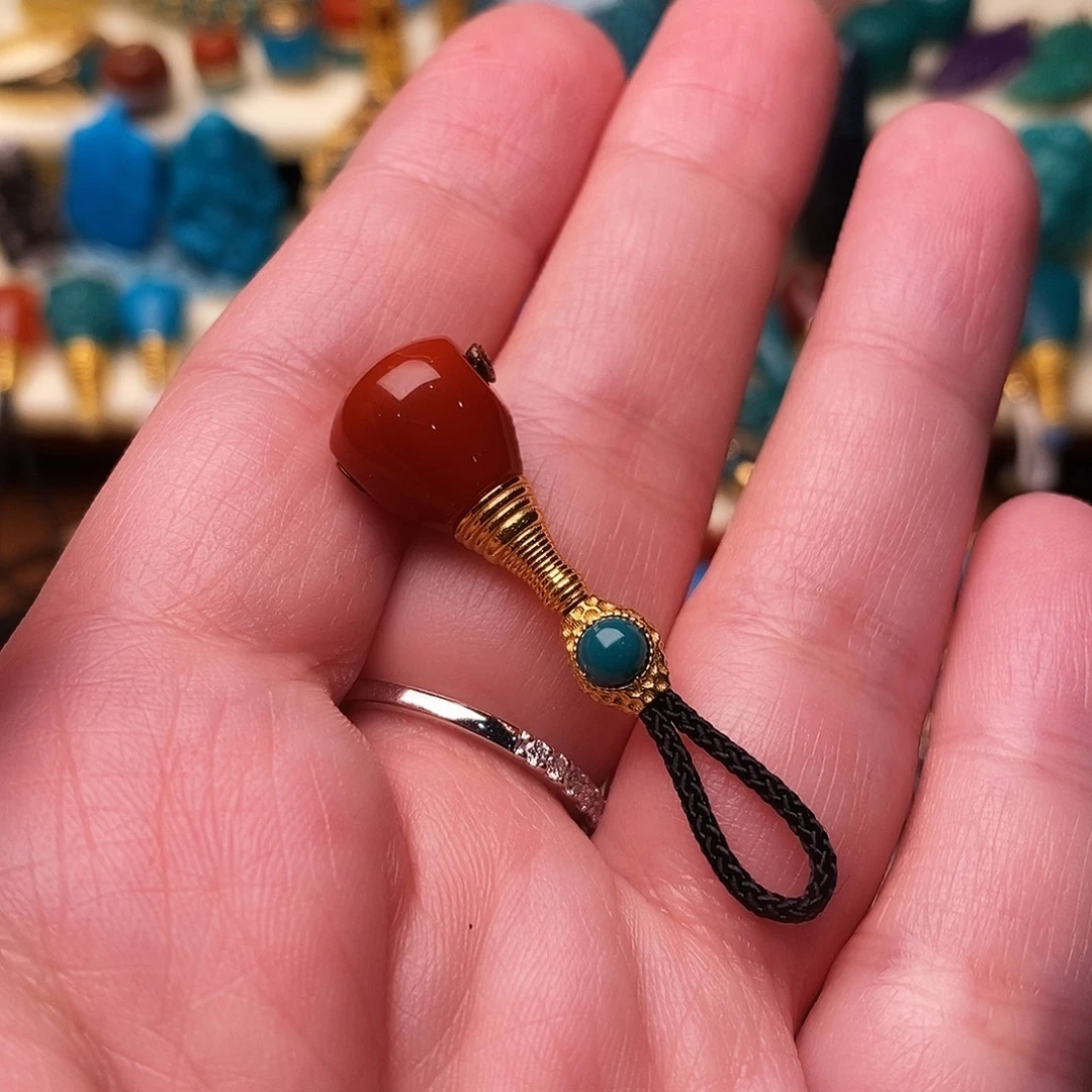 熊***铁南红玛瑙18K金镶嵌配饰