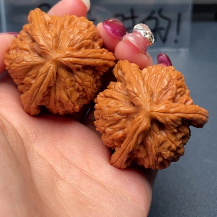 翩***丶文玩核桃吊坠白狮子