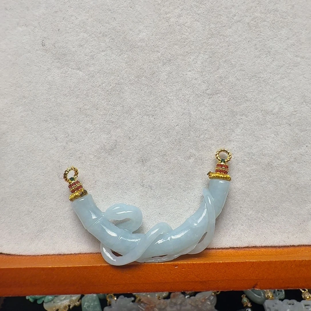 吊坠(赠链)未镶嵌翡翠