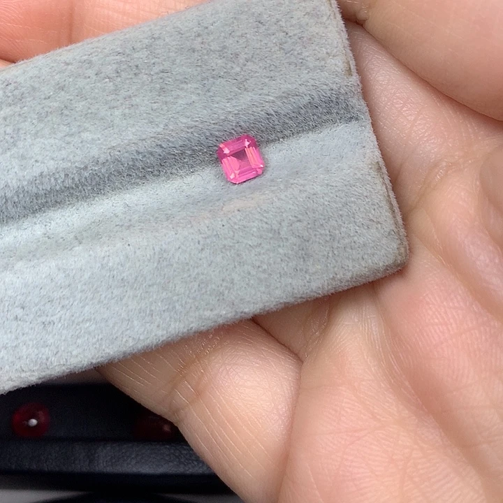 尖晶石裸石马亨盖