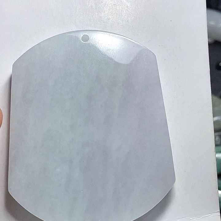 翡翠未镶嵌颈饰无事牌