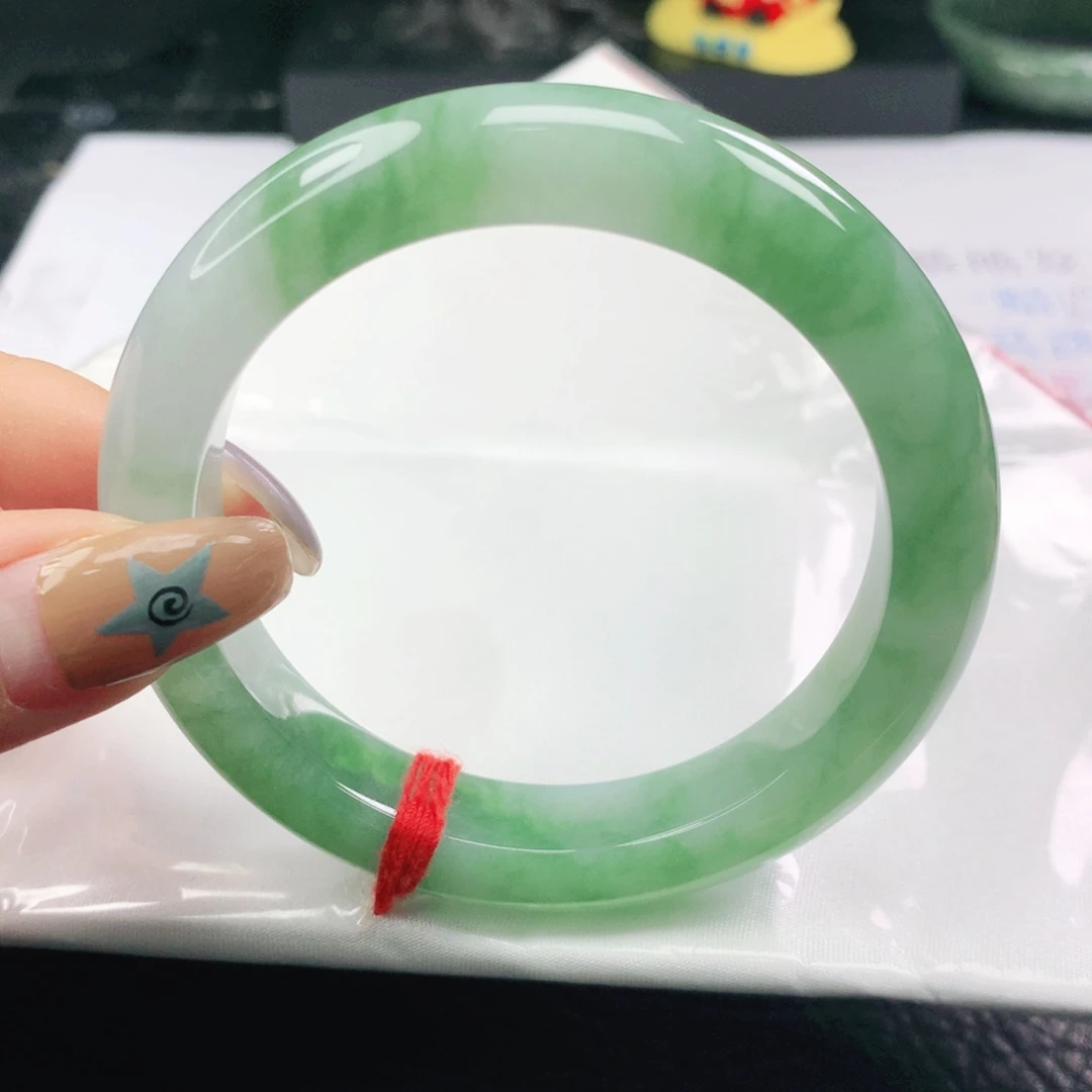翡翠未镶嵌手镯翡翠54.5飘果绿正圈