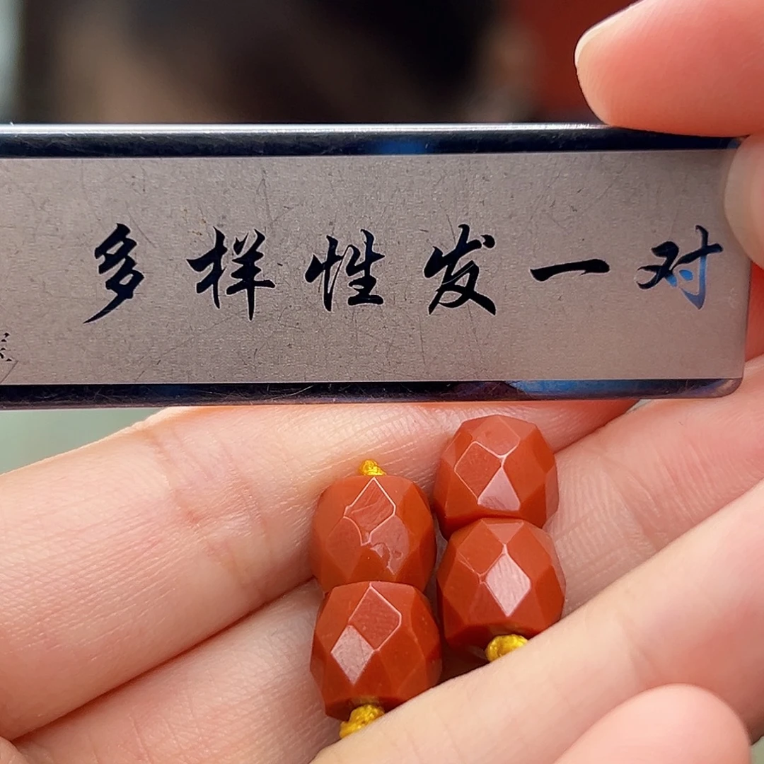 南红玛瑙未镶嵌珠宝奇石发一件，多样性发货