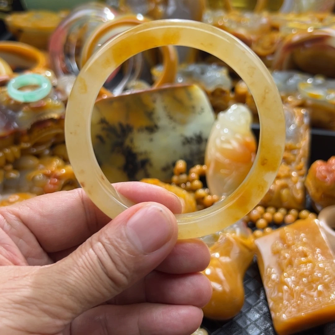 晴***妈颈饰未镶嵌石英质玉