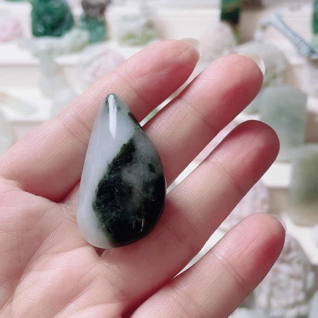 独山玉未镶嵌颈饰