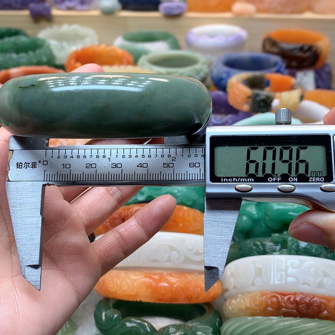 未镶嵌手镯石英质玉