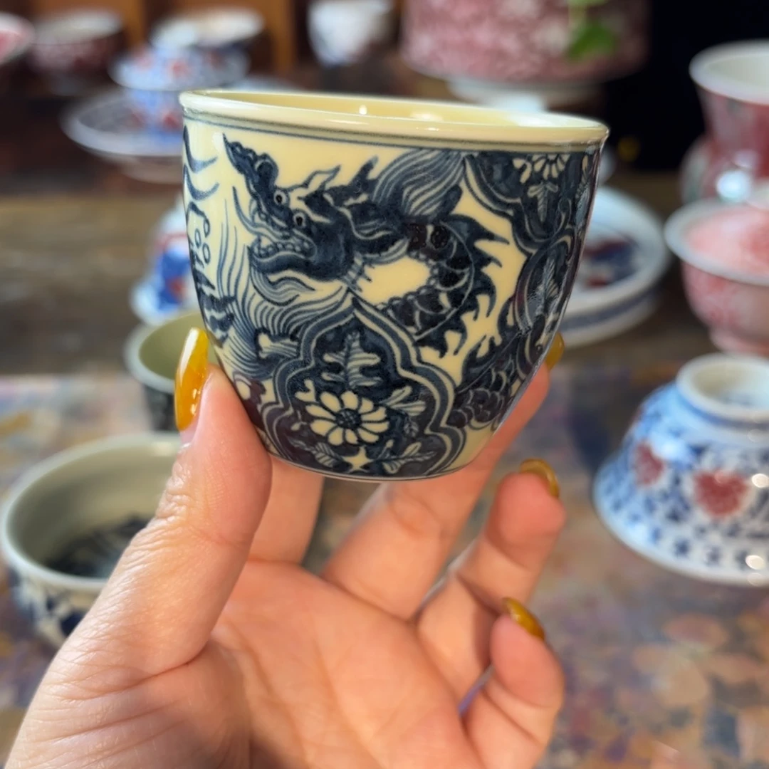 瓷青花手绘二号釉龙手握杯