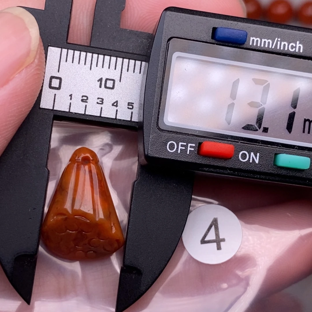 南红玛瑙未镶嵌配饰有瑕疵