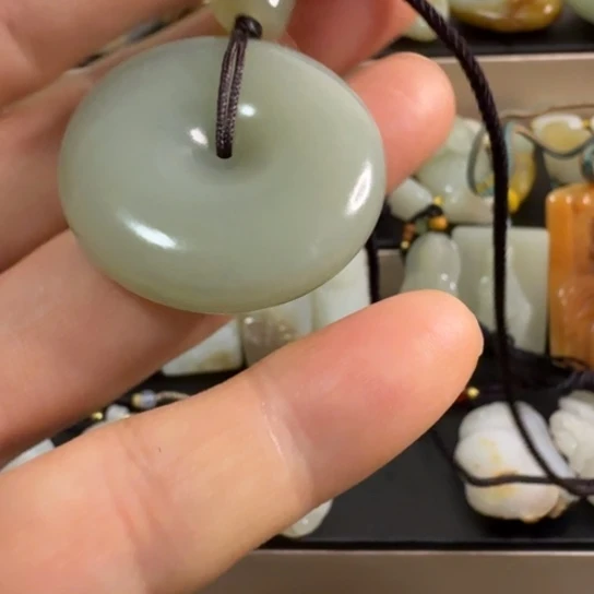 和田玉（糖玉）未镶嵌颈饰