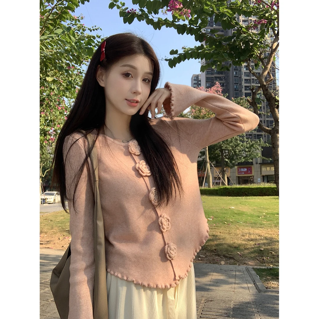 大码女装小香风甜美立体花朵刺绣暗扣波边长袖针织开衫513664#