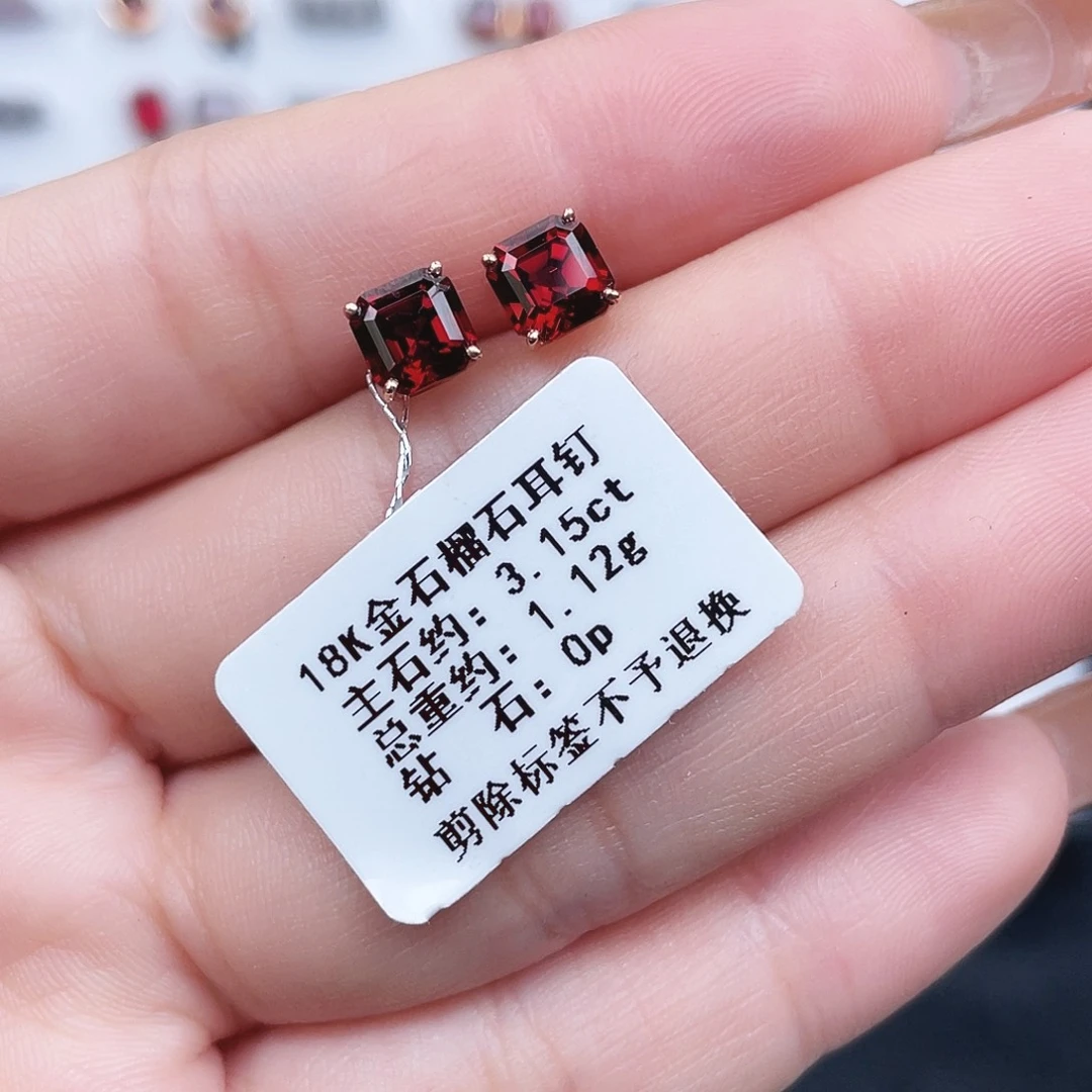 耳饰18K金镶嵌石榴石