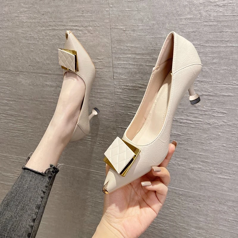 不磨脚2025年新款小跟单鞋女法式春秋尖头百搭软皮气质方扣高跟鞋