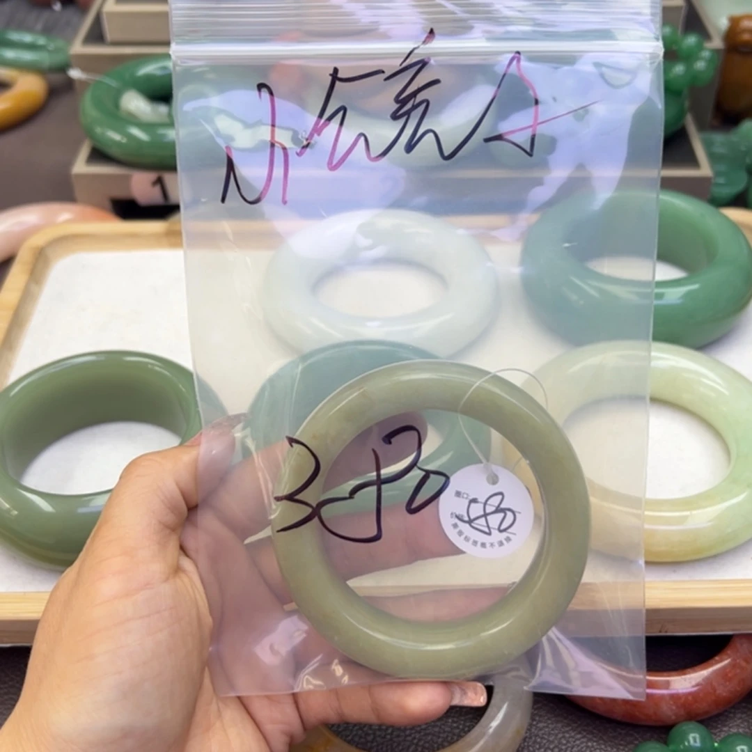 未镶嵌手镯石英岩玉小*子