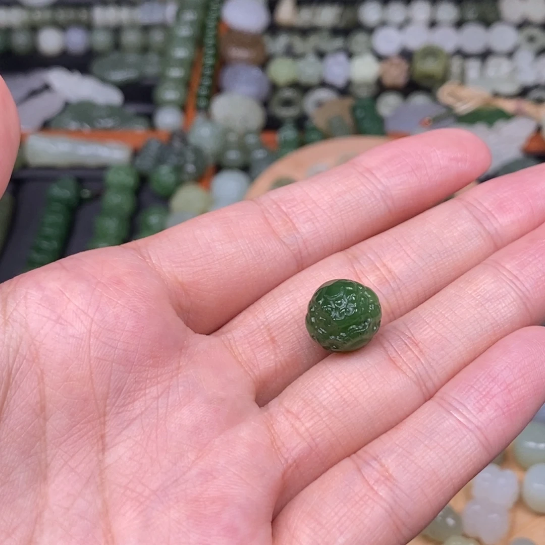白***白颈饰未镶嵌和田玉