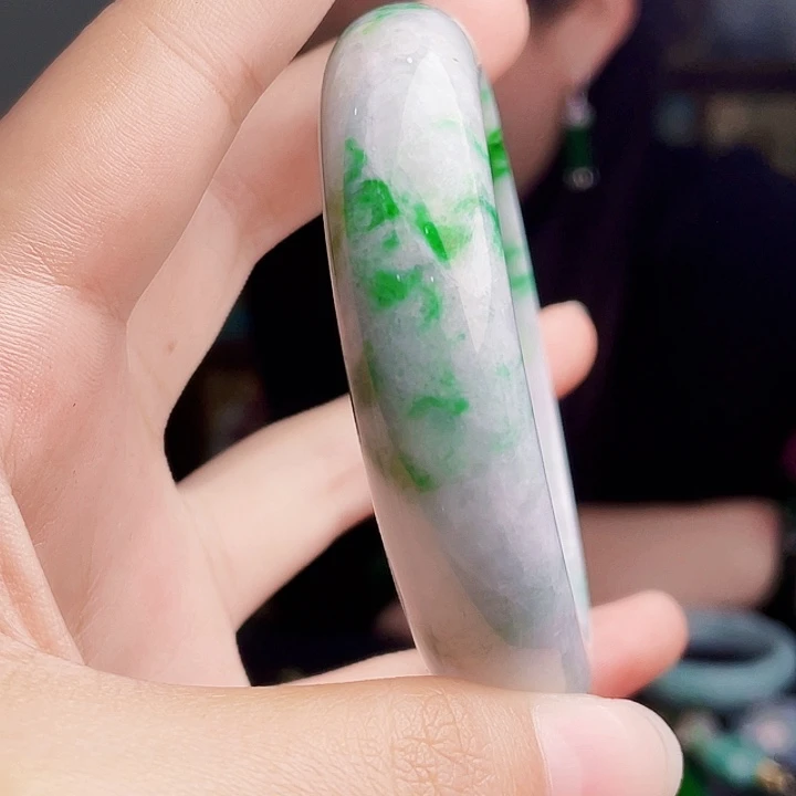 翡翠未镶嵌手镯多样性