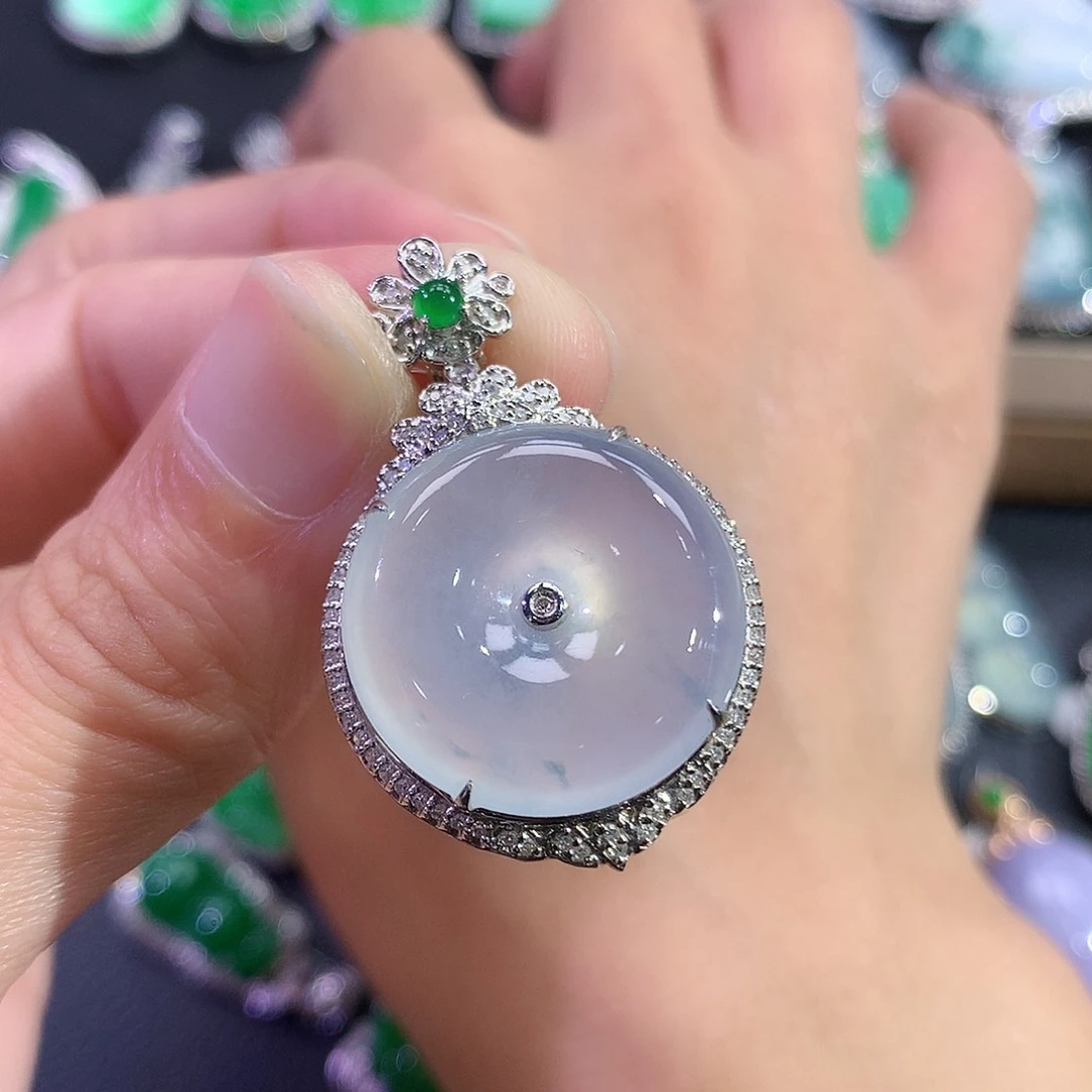 翡翠18K金镶嵌吊坠(赠链)